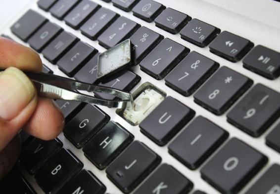 Замена клавиш ноутбука может понадобиться в следующих случаях