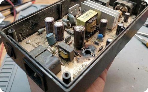 Ремонт блока питания монитора GIGABYTE. До ремонта.