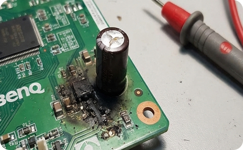 Ремонт платы монитора Benq. До ремонта.