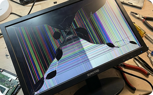 Замена матрицы монитора Sunwind. До ремонта.